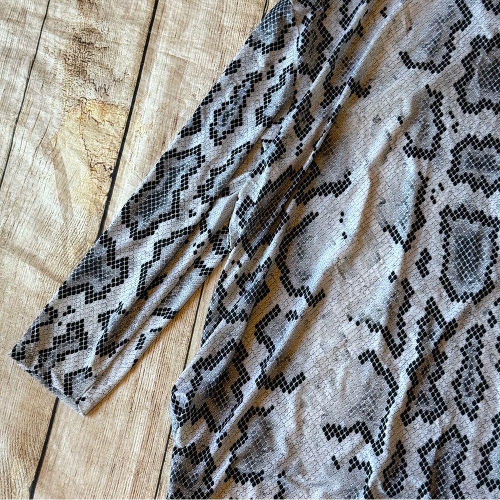 SUNSENSE by JAMIE SADOCK Ultralight Gray Black Snakeskin Print Sz XL Longsleeve - Picture 9 of 13